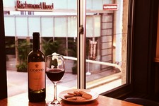 お二人の特別な時間をお祝いすディナーコースをご用意。想い出に残る時間をお楽しみ下さい。