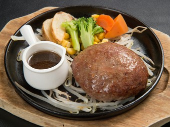 牛肉を100％使用したシンプルかつボリュームのある絶品ハンバーグ『和風ハンバーグ』