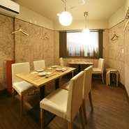 大切な人とお酒を交えた上質なおもてなし、ビジネスや接待の席ぴったりのお店。オープンキッチンカウンターやテーブル席等シチュエーションに合わせてご利用ください。