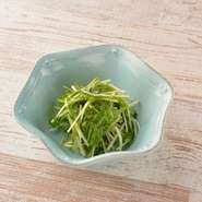 シャキシャキ水菜を使った梅風味のナムルです。