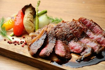 青森牛のサーロインステーキ&野菜のグリル