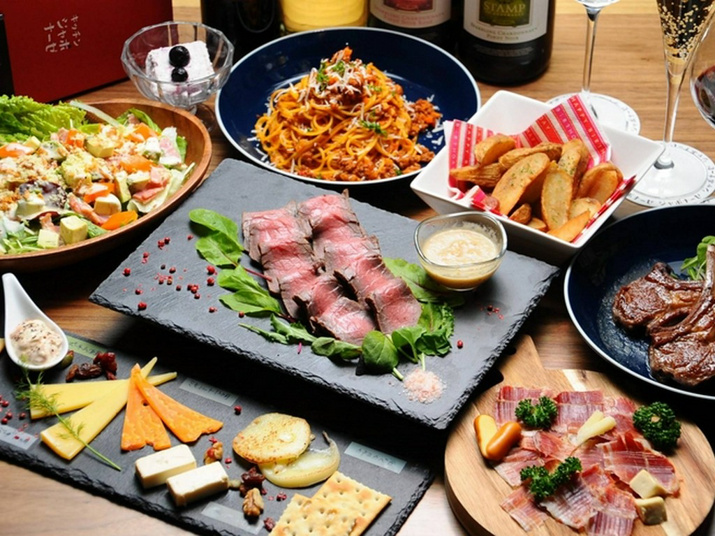肉料理をメインにチーズや生ハムなどのバルメニューをイメージしたちょっとリッチなコースです。