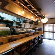 こじんまりとしたお店ですが、最大15名までの宴会ができます。会社の同僚との宴会や、友人同士での飲み会など、幅広く利用可能。おいしいものが食べたくなったら、気軽に足を運んでください。