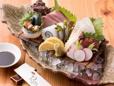 下関・唐戸市場から毎朝直送の鮮魚で彩る『お造り盛り合わせ』