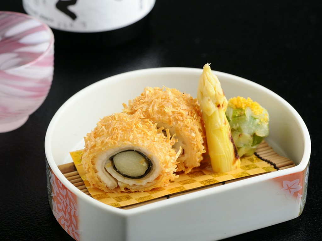 穴子ホワイトアスパラ磯辺巻、糸湯葉揚 グリーンアスパラ団子