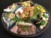 当店自慢のお料理を詰め込んだオードブルです。
料亭の味をご家庭でもお楽しみいただけます。