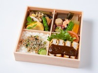 ゆず果皮を食べて育った
ブランドポーク"ゆず豚”を使用しております。
噛むとサッパリとした、ほのかな柚子の香りが
お口いっぱいに広がります‼