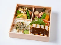 ゆず果皮を食べて育った
ブランドポーク"ゆず豚”を使用しております。
噛むとサッパリとした、ほのかな柚子の香りが
お口いっぱいに広がります‼