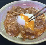 1日１０食限定となっております！
料亭川飛の「特撰すき焼きコース」のお肉を
なんと贅沢に"丼"にしました‼