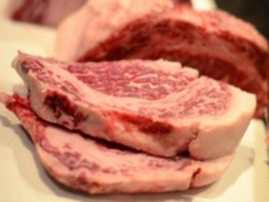 「美味しい」の笑顔のために、その日“一番”の肉を厳選仕入れ