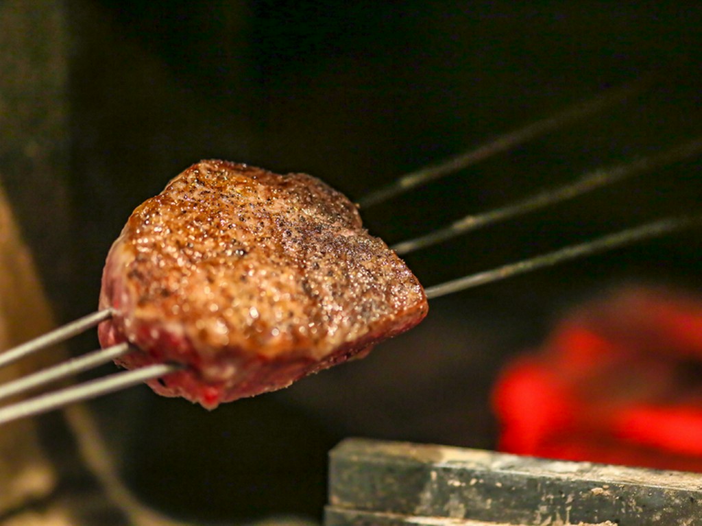 強い火力で余分な脂を落とし、よりヘルシーなお肉に