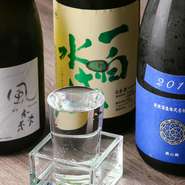 日本酒は「グラス」「冷酒」で提供しております