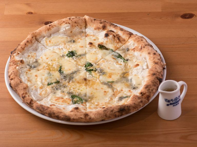 4種のチーズを使って焼き上げる濃厚な『クアトロフォルマッジ』