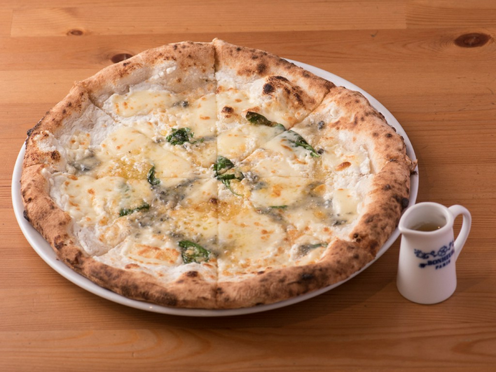 4種のチーズを使って焼き上げる濃厚な『クアトロフォルマッジ』