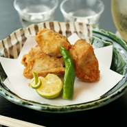 豊富な温泉水を利用し養殖される「温泉トラフグ」は、栃木・那珂川の名物食材です。透き通るような身の美しさや甘みは別格。事前の予約が必要ですが、「トラフグ」を味わい尽くせるコースをご用意しています。