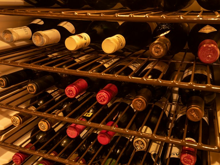 50種類を超えるソムリエセレクトの各国ワイン