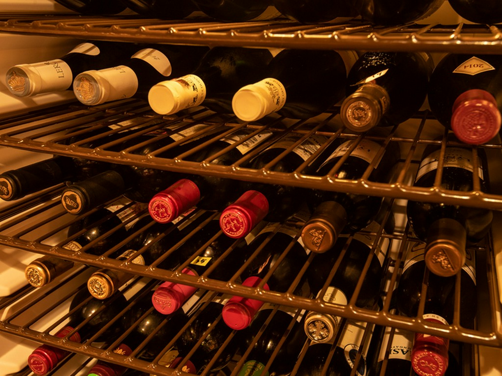 50種類を超えるソムリエセレクトの各国ワイン