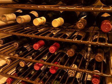 50種類を超えるソムリエセレクトの各国ワイン