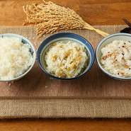 店でお出しするご飯は、「初霜」が降りる頃に収穫を迎えるという岐阜県産の幻の米「ハツシモ」を使っています。ほんのりと飴色の米は、粒が大きく、噛むほど甘味が広がるのでぜひ、味わって頂けたらと思います。