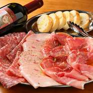 生ハムとブラータチーズ