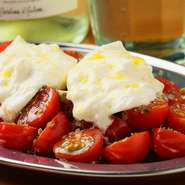 素材が奏でるハーモニー『ミニトマトとブラータチーズ』