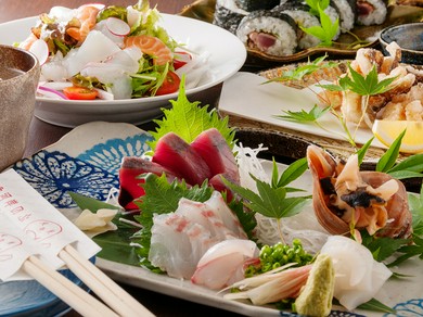 旬の魚介をメインとした、お料理コースとなっております。(お飲み物については、別途ご注文下さい。)