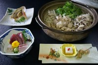 事前のご予約であれば、軍鶏(しゃも)鍋、ハリハリ(鯨)鍋、九絵(くえ)鍋など入荷状況に応じてご用意もできますのでお気軽にお電話にてお問合せ下さい。