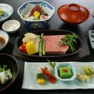 黒毛和牛(A5ランク)をメインに、高知の旬食材を使ったお料理も楽しめる会席となっております。