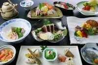 料理長おまかせ、厳選した食材を使用した
「十彩会席　月」