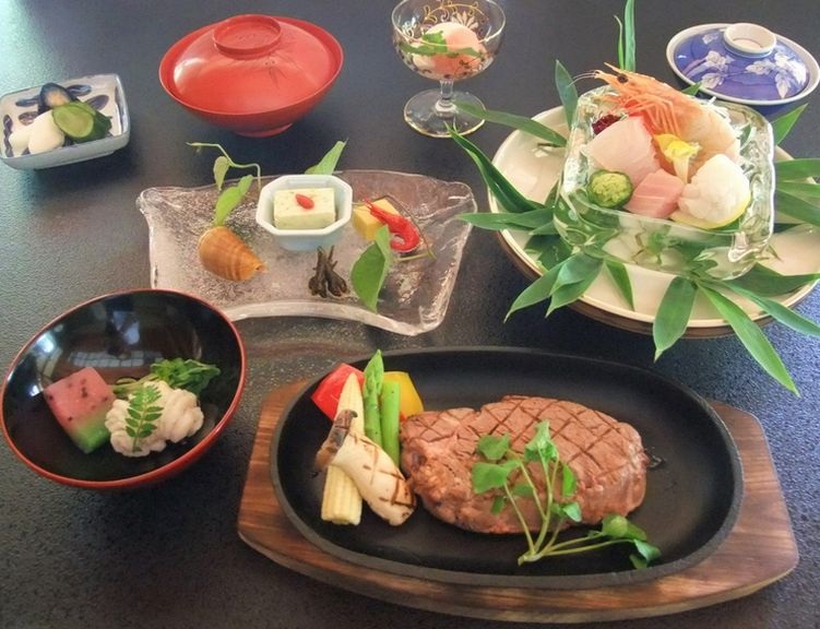 土佐あかうしステーキ会席 (3日前迄要予約)[夜]16540円〜（税金、サービス料、個室料を含む）