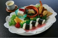 苦手な物などお気軽にご相談ください。

寿司…2,530円　おにぎり…1,900円