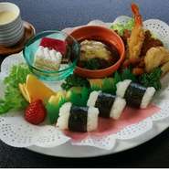 苦手な物などお気軽にご相談ください。

寿司…2,530円　おにぎり…1,900円