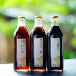 「料亭の味をお気軽にご家庭で！得月楼三種の神器」と題し、秘伝のぽん酢、土佐醤油、鯛だしそうめんつゆの３本セットです。
ご贈答用、ご自宅用にどうぞ。