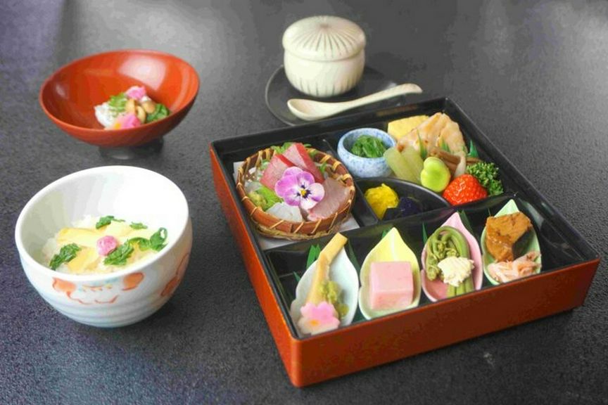 [期間限定(3月5日〜4月末日迄)お昼のみのご提供]　春うらら♪ 春華膳