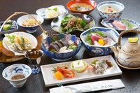 顔合わせをお手伝いさせていただけるようにフォーマルなプランをご用意致しました

(会席料理)
先付、吸物、向付、焚合せ、煮物、焼物、酢物、お支度、果物

※料理のみのプランです。別途お飲み物はご注文下さい