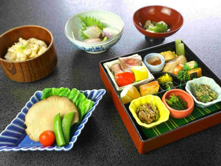 [期間限定(5月8日〜6月末頃)] 季節のお膳(お昼のみ) 彩菜膳（さいさいぜん）
