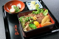 （税金、サービス料、個室料を含む）

[献立例]
・黒毛和牛ステーキ
・お吸物
・香の物

※土佐あかうしに変更できます。(土佐あかうしの場合は、3日前まで要予約)