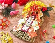 今年も当店では2種類のおせちをご用意いたします。
三段重　45,000円、一段重　18,000円で各限定20個です。
ご予約は12月20日まで、お渡しは12月31日11時～14時までです。