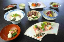 伝統の技に培われた土佐の代表的な料理をあますことなく満喫していただけます。
※写真はイメージです。