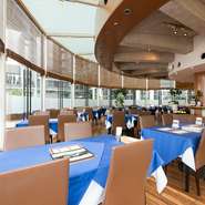 イベントが多く開催される浪切りホール内にあるため、各種の会合でお食事の場として利用できます。また結婚式の二次会ももちろん可能。デートスポットとしてもご利用いただけるレストランです。