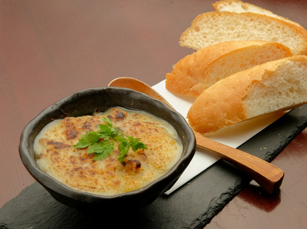 焼酎によく合う『モッツァレラチーズと牛すじどて焼き』