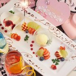 ■大人気！5大特典付きサプライズプレート♪■
1・ネーム付きサプライズプレート
2．自家製ドルチェ
3．バースデーソング
4・フォトプロップス無料貸し出し　
5．チェキで撮ったバースデーカードプレゼント♪