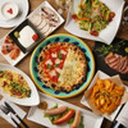 5,000円コースにA4ランク黒毛和牛ステーキとソーセージが加わった、肉好きにはたまらない贅沢プラン。