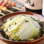 新鮮な生の白菜を自慢の自家製ドレッシングで食す『白菜サラダ』