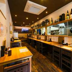 気軽に利用できる居心地のよいお店で、炭火焼きと地酒を堪能