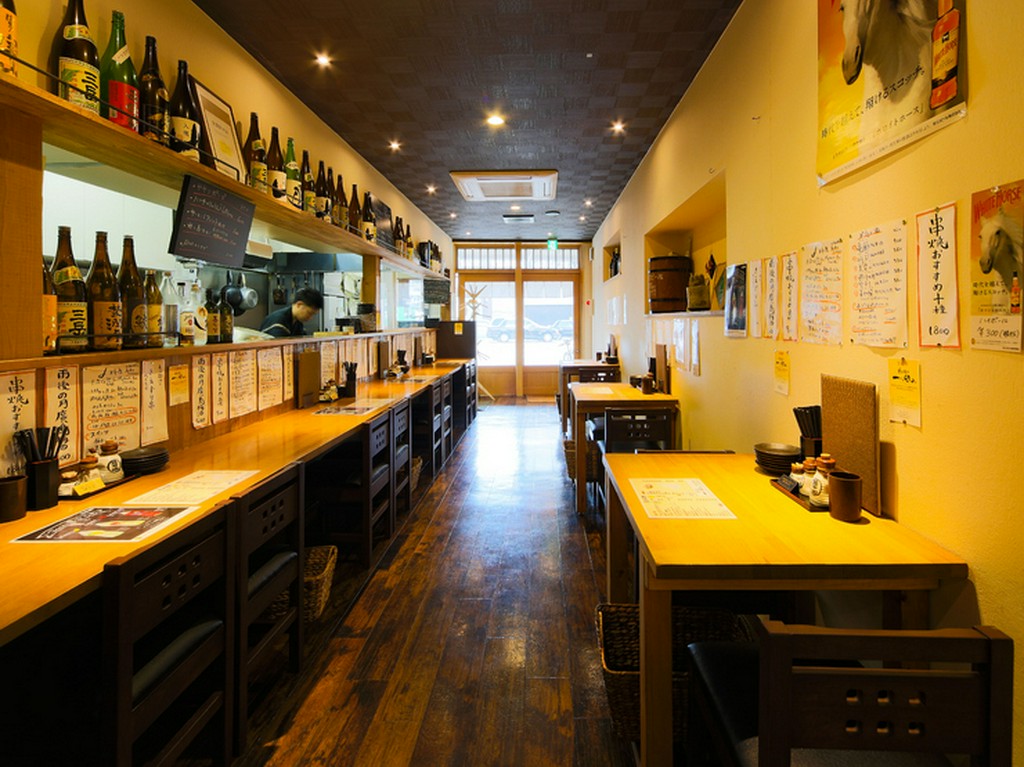 二人で座るカウンター席は、一番近くにいられる特別な空間