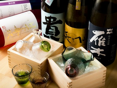 料理によく合う日本酒や焼酎、ワインなど選りすぐりの品揃え