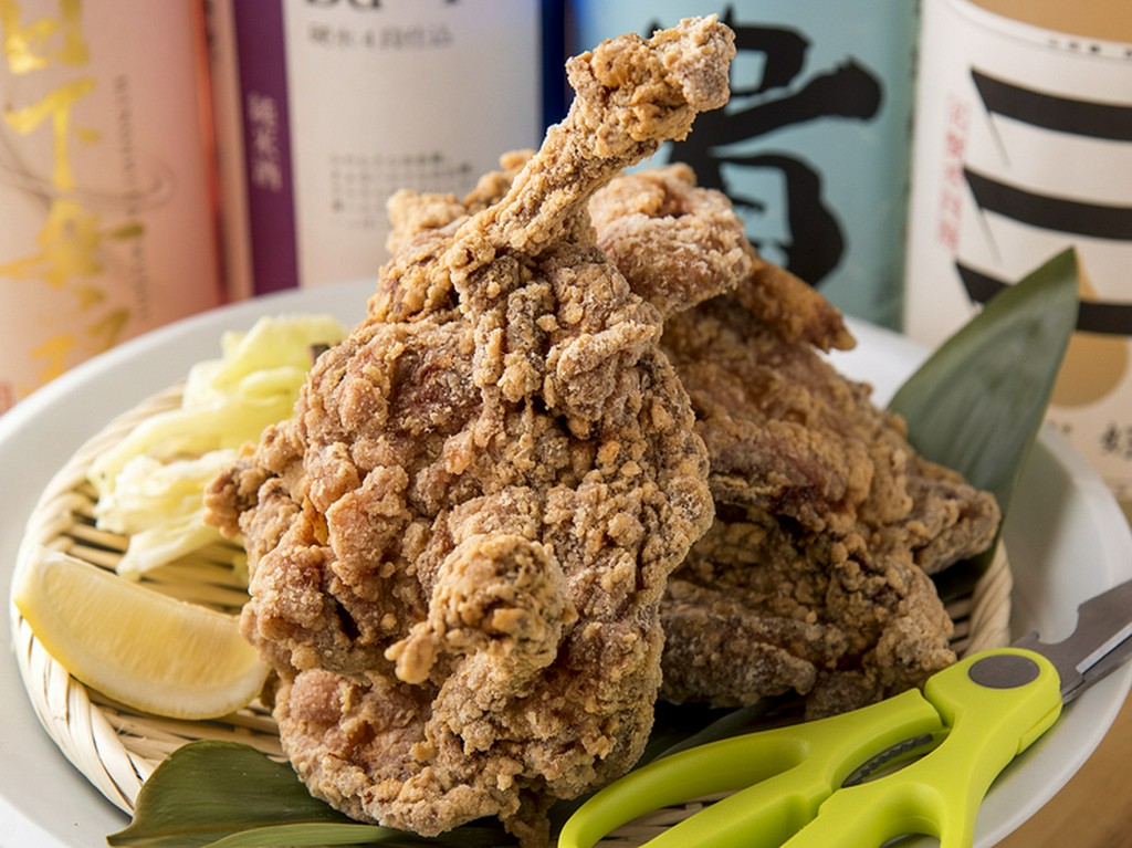 鶏の半身を豪快に揚げた、ジューシーな唐揚げ『名物長州鶏の骨付きチョキチョキ唐揚げ（四～五人前）』