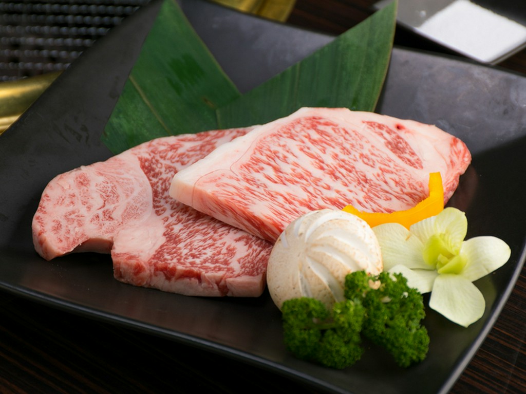 肉のプロが厳選！舌の上でとろける『特選和牛ロースA5（霜降り）』