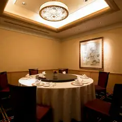 各種宴会や会食など、さまざまなシーンで活躍する個室完備